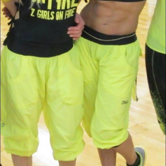 Zumba Fitness Pants - Stellar Cargo Capri Lemon XS